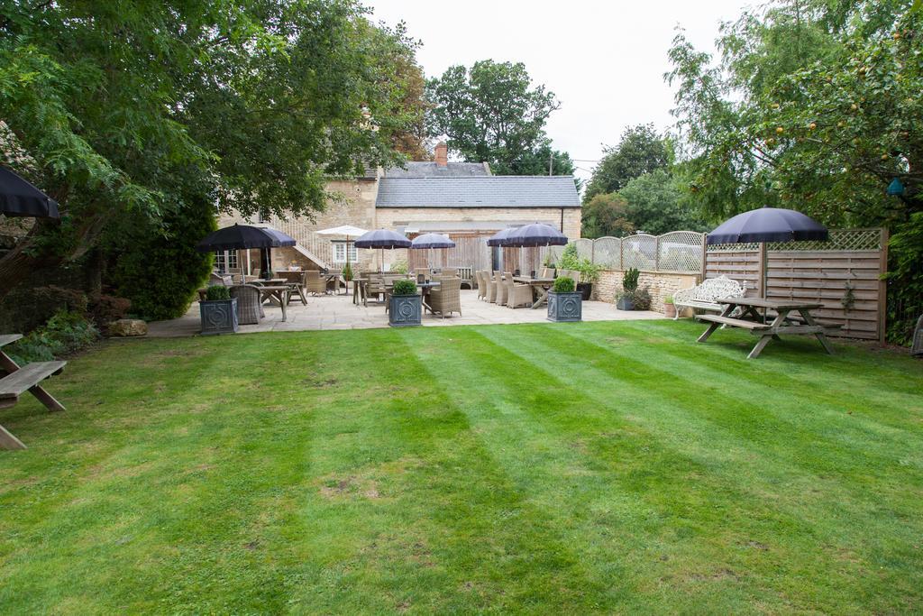 The Wychwood Inn Shipton under Wychwood Bagian luar foto